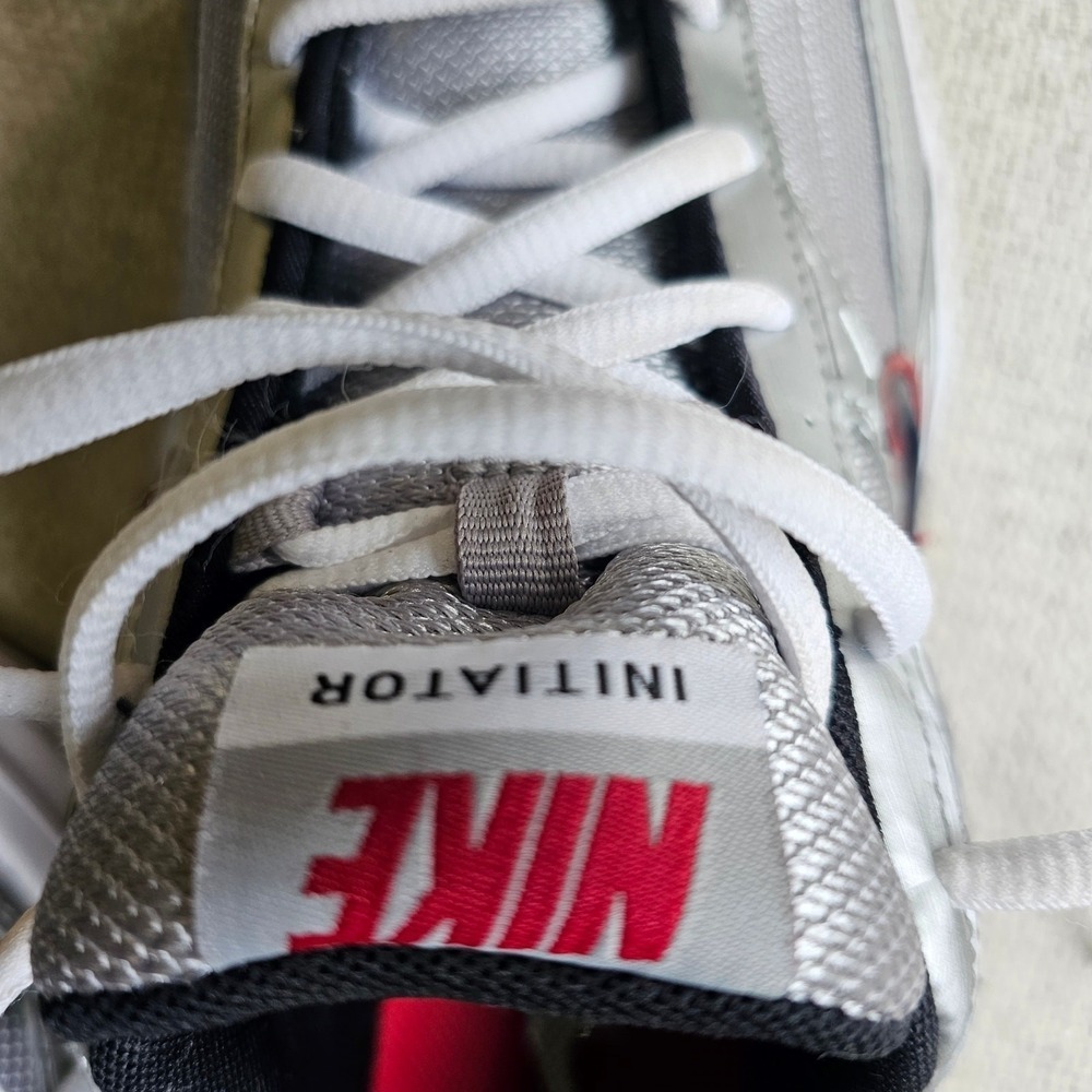 NWOT Men's Nike Initiator Sneakers Silver Red Size 9.5 Red Silver Grey - Picture 8 of 10